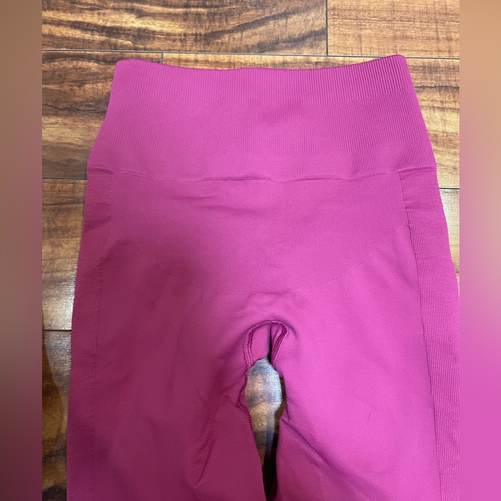 Lululemon Women’s Pink Seamless‎ Leggings